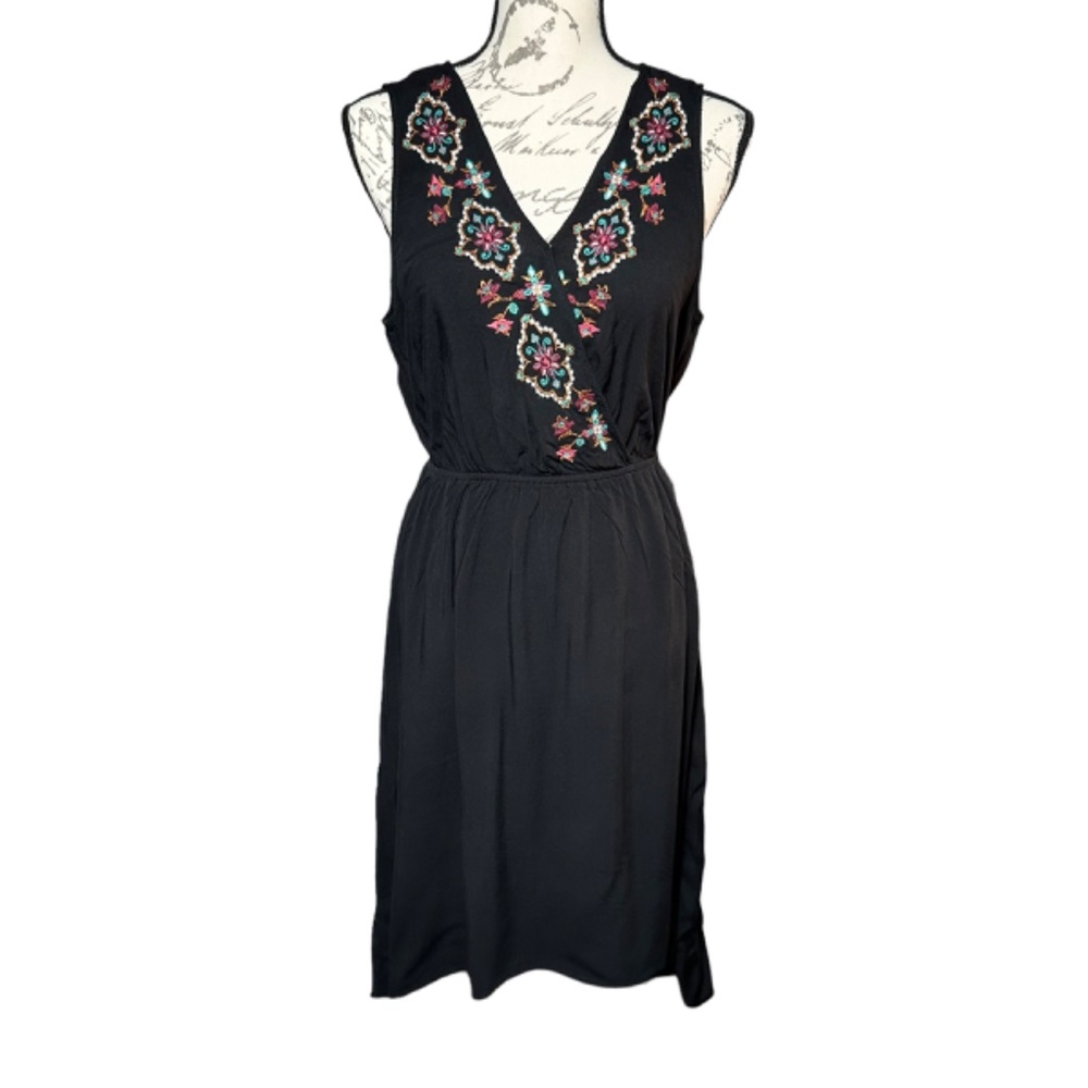 Women's | Eyeshadow | Black Embroidered Sleeveless Midi Wrap Style Dress - M